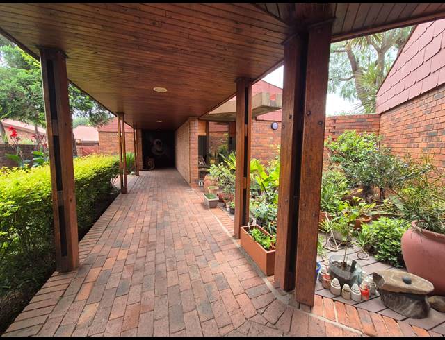 3 BEDROOM HOUSE FOR SALE IN VANDERBIJLPARK SE 3